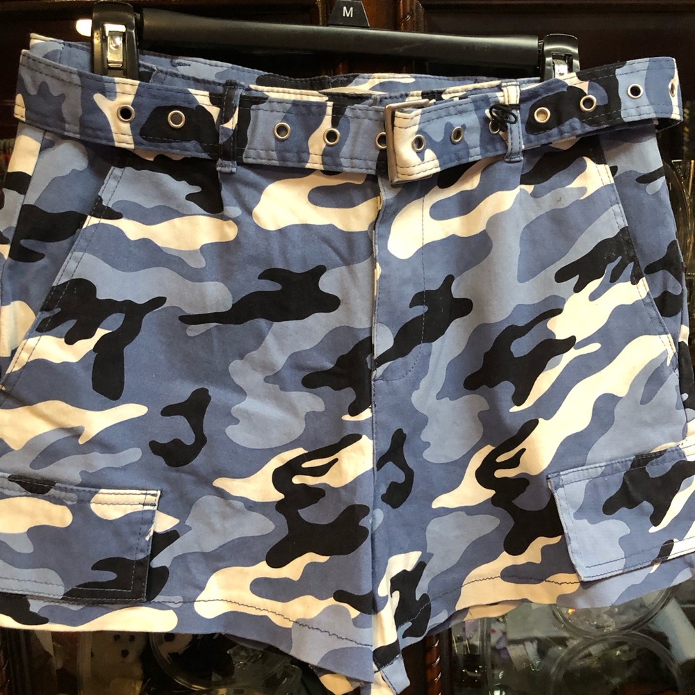 Women’s Urban Heritage Blue Camouflage  Cargo Shorts with Belt